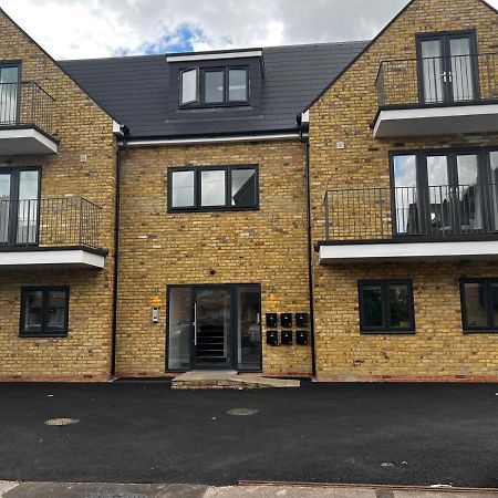Skyvillion - London Enfield Chase Apartments With Parking & Wifi Eksteriør billede