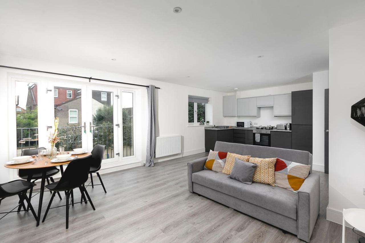 Skyvillion - London Enfield Chase Apartments With Parking & Wifi Eksteriør billede