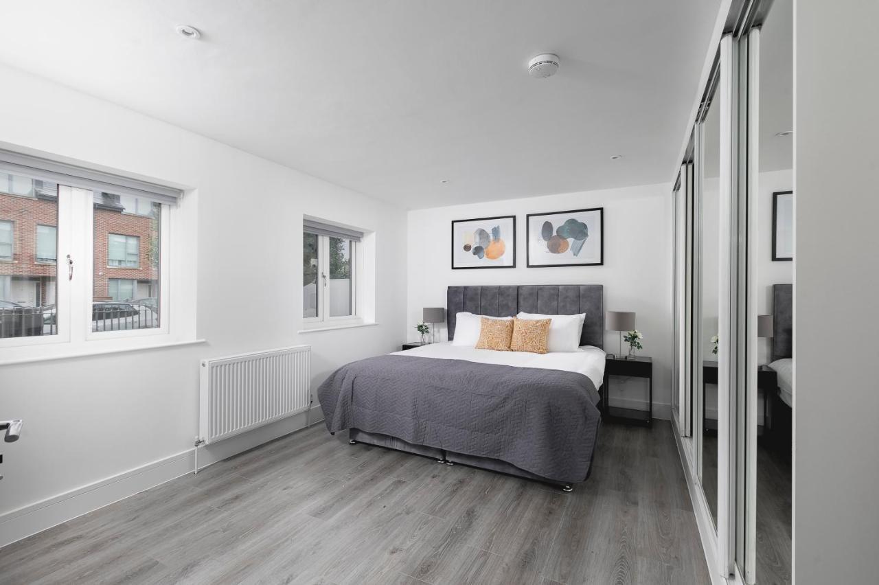 Skyvillion - London Enfield Chase Apartments With Parking & Wifi Eksteriør billede