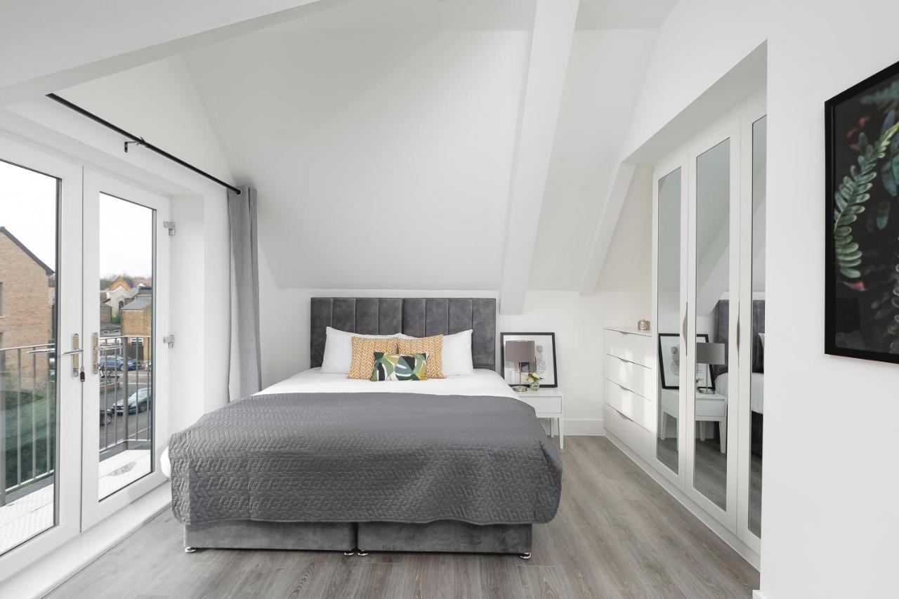 Skyvillion - London Enfield Chase Apartments With Parking & Wifi Eksteriør billede