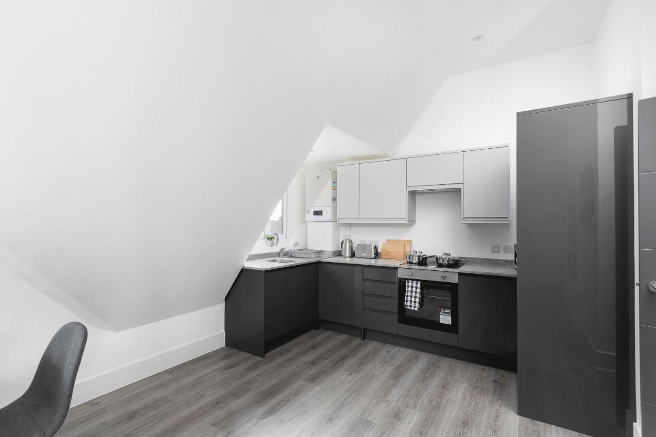 Skyvillion - London Enfield Chase Apartments With Parking & Wifi Eksteriør billede