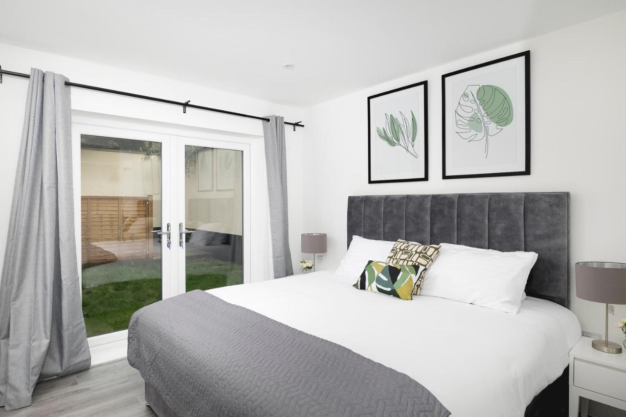 Skyvillion - London Enfield Chase Apartments With Parking & Wifi Eksteriør billede