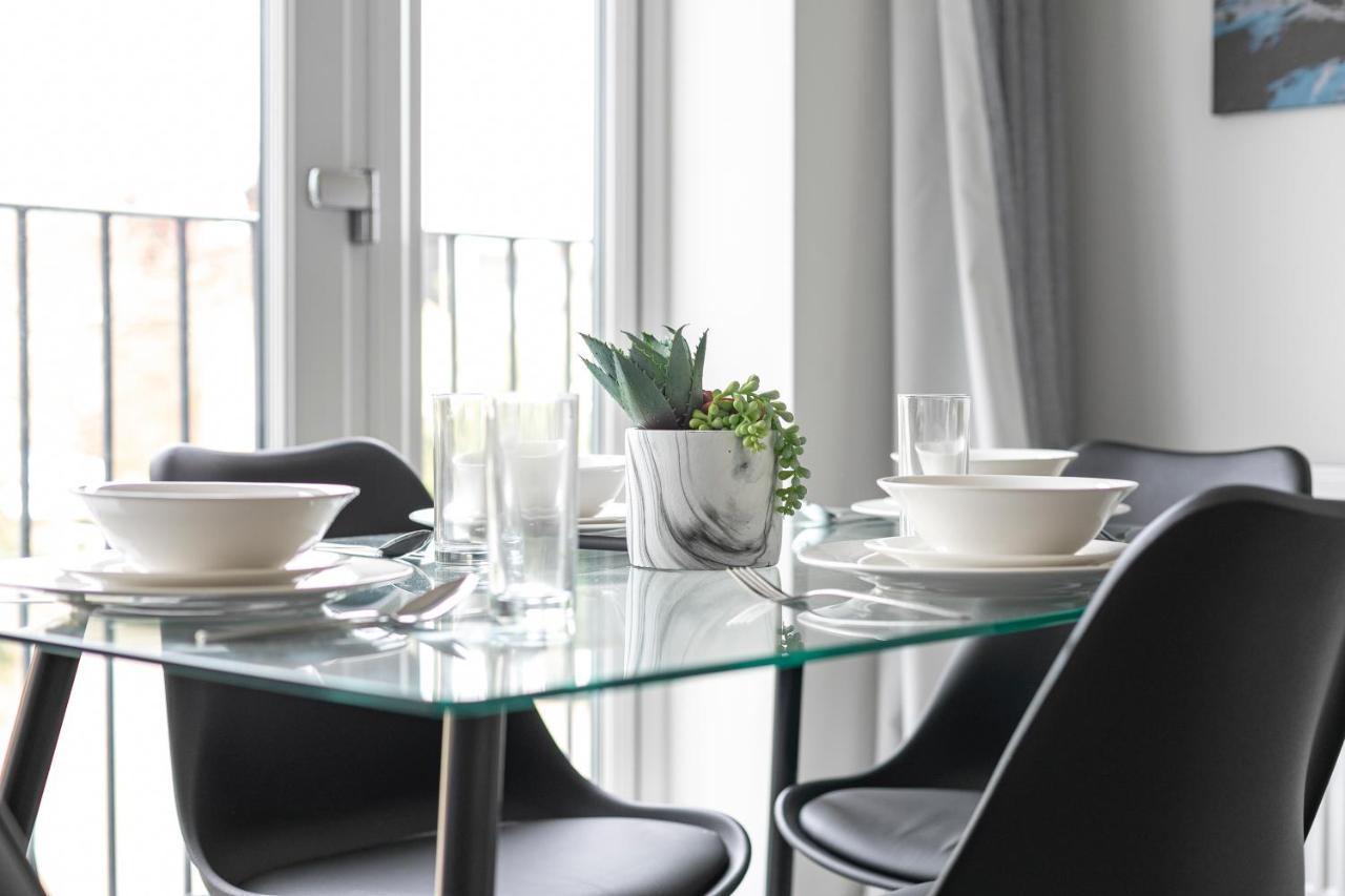 Skyvillion - London Enfield Chase Apartments With Parking & Wifi Eksteriør billede