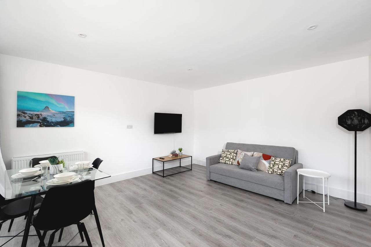 Skyvillion - London Enfield Chase Apartments With Parking & Wifi Eksteriør billede
