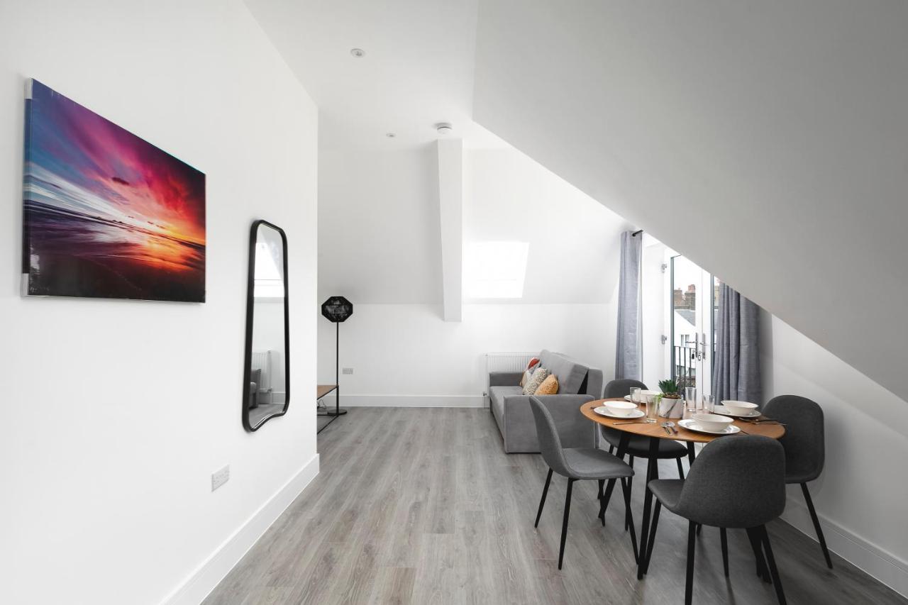 Skyvillion - London Enfield Chase Apartments With Parking & Wifi Eksteriør billede