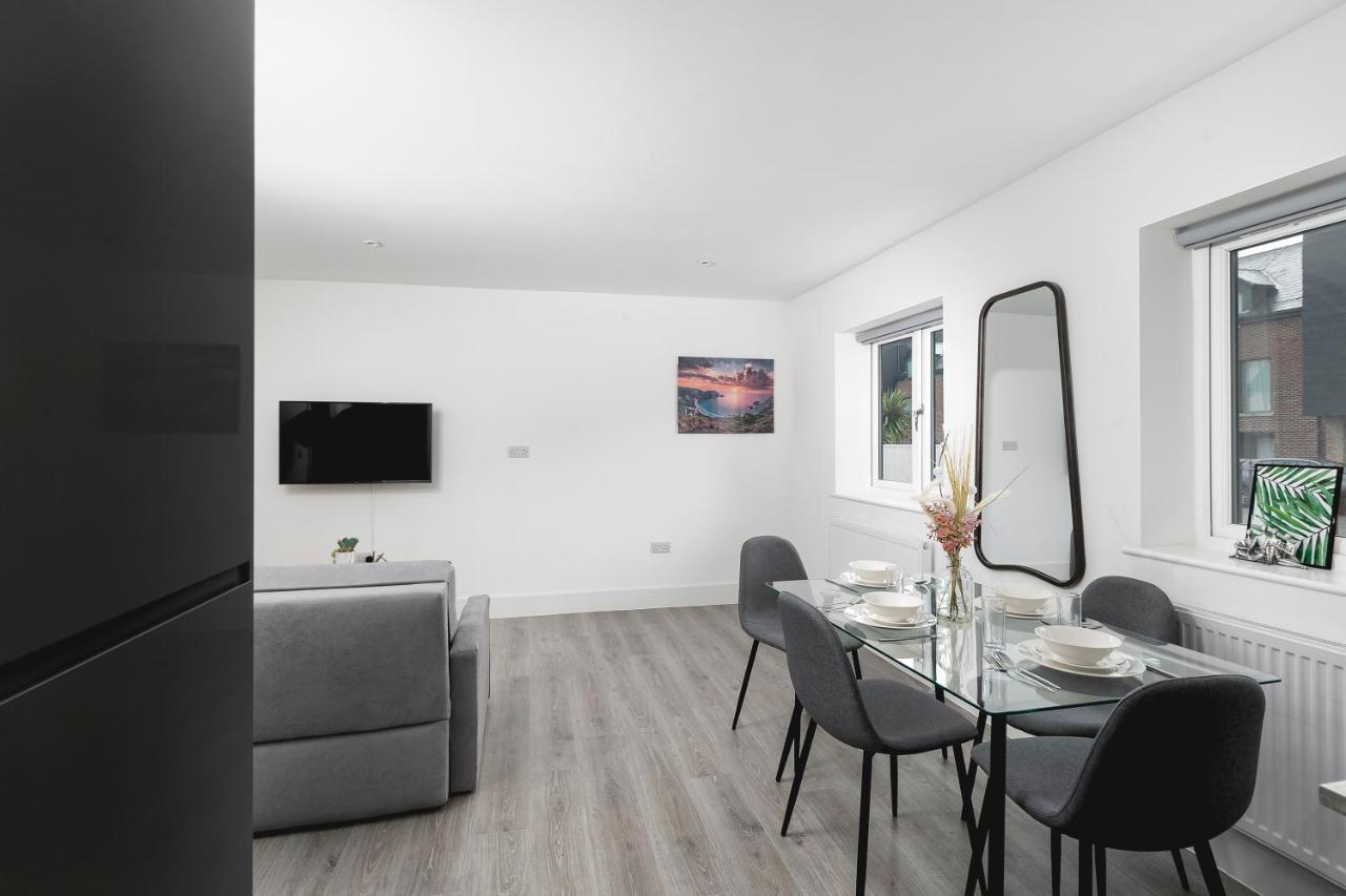 Skyvillion - London Enfield Chase Apartments With Parking & Wifi Eksteriør billede