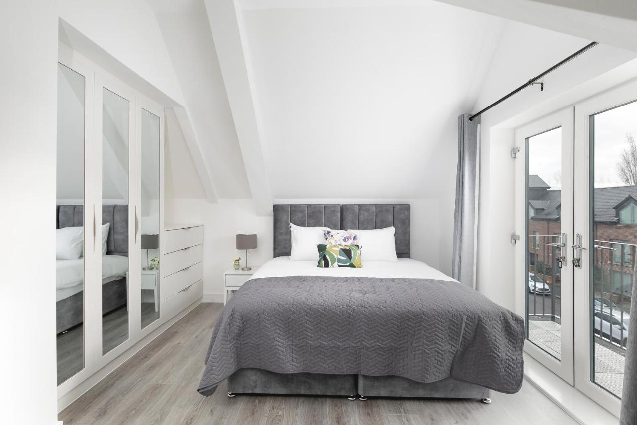 Skyvillion - London Enfield Chase Apartments With Parking & Wifi Eksteriør billede