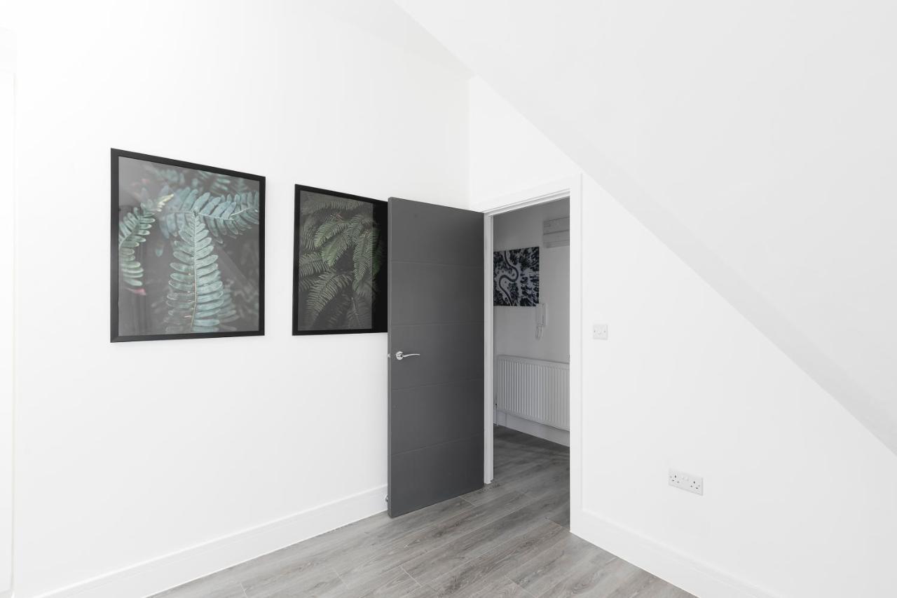 Skyvillion - London Enfield Chase Apartments With Parking & Wifi Eksteriør billede
