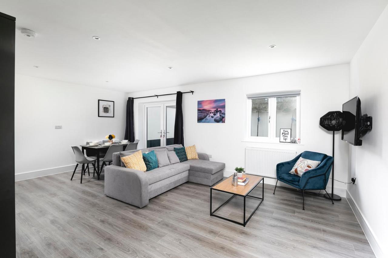 Skyvillion - London Enfield Chase Apartments With Parking & Wifi Eksteriør billede