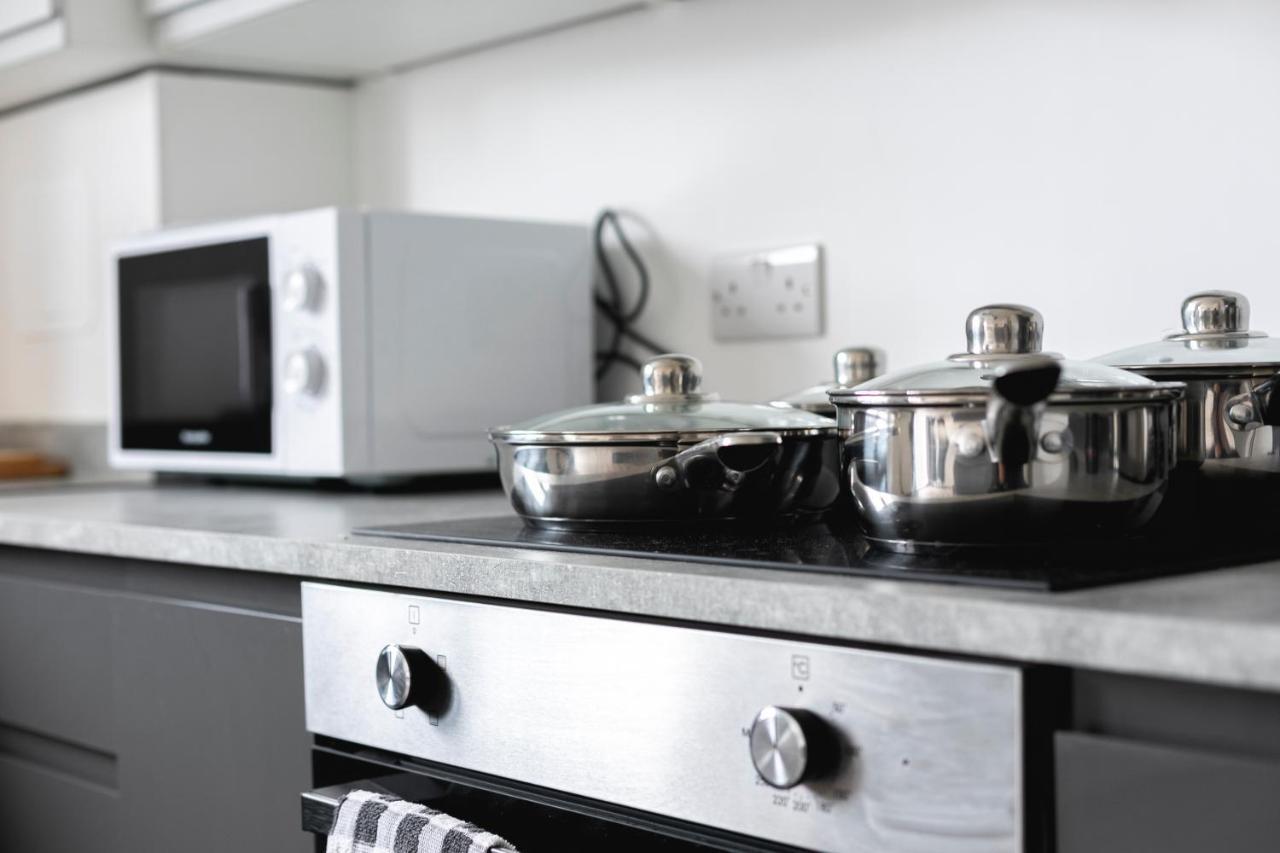 Skyvillion - London Enfield Chase Apartments With Parking & Wifi Eksteriør billede