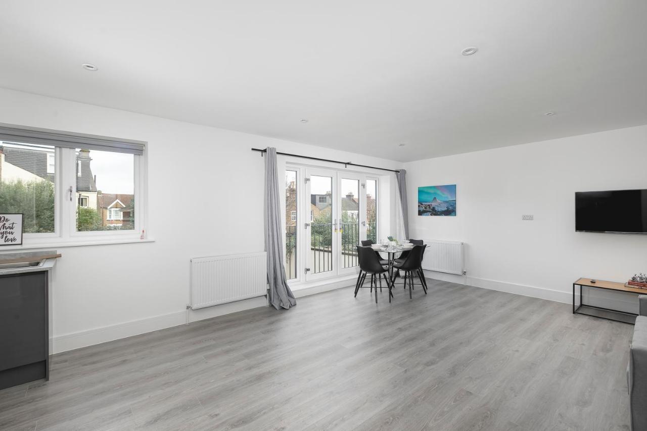 Skyvillion - London Enfield Chase Apartments With Parking & Wifi Eksteriør billede
