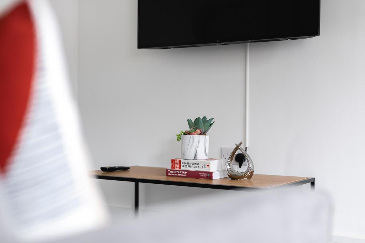 Skyvillion - London Enfield Chase Apartments With Parking & Wifi Eksteriør billede