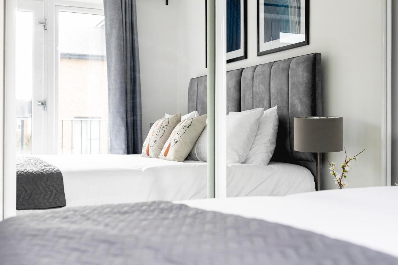 Skyvillion - London Enfield Chase Apartments With Parking & Wifi Eksteriør billede