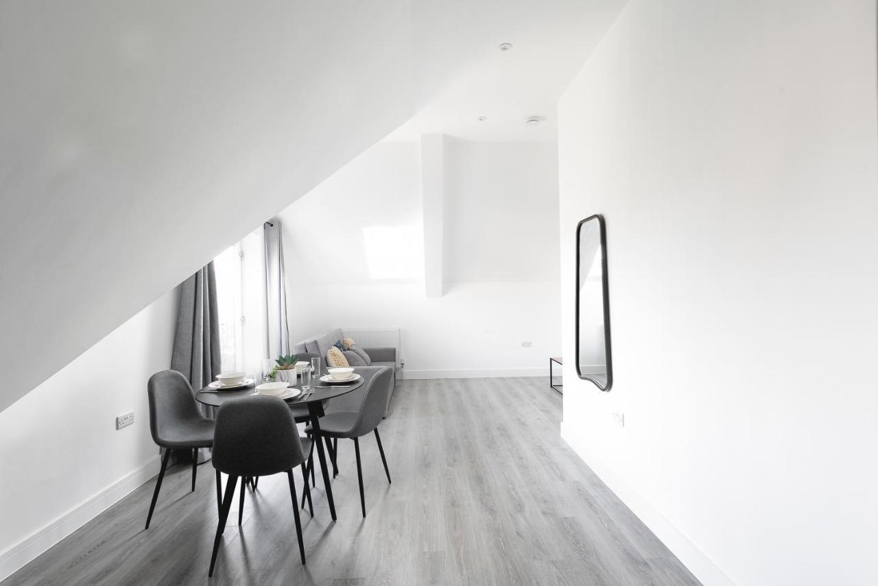 Skyvillion - London Enfield Chase Apartments With Parking & Wifi Eksteriør billede