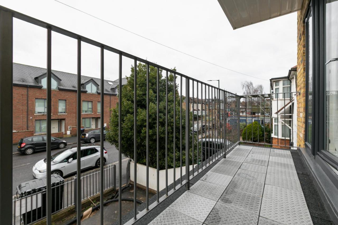 Skyvillion - London Enfield Chase Apartments With Parking & Wifi Eksteriør billede