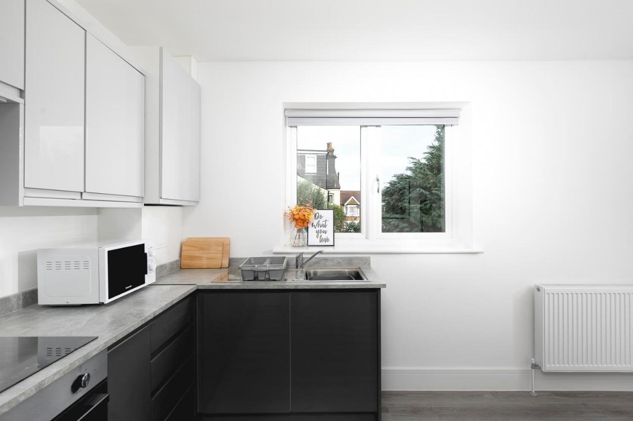 Skyvillion - London Enfield Chase Apartments With Parking & Wifi Eksteriør billede