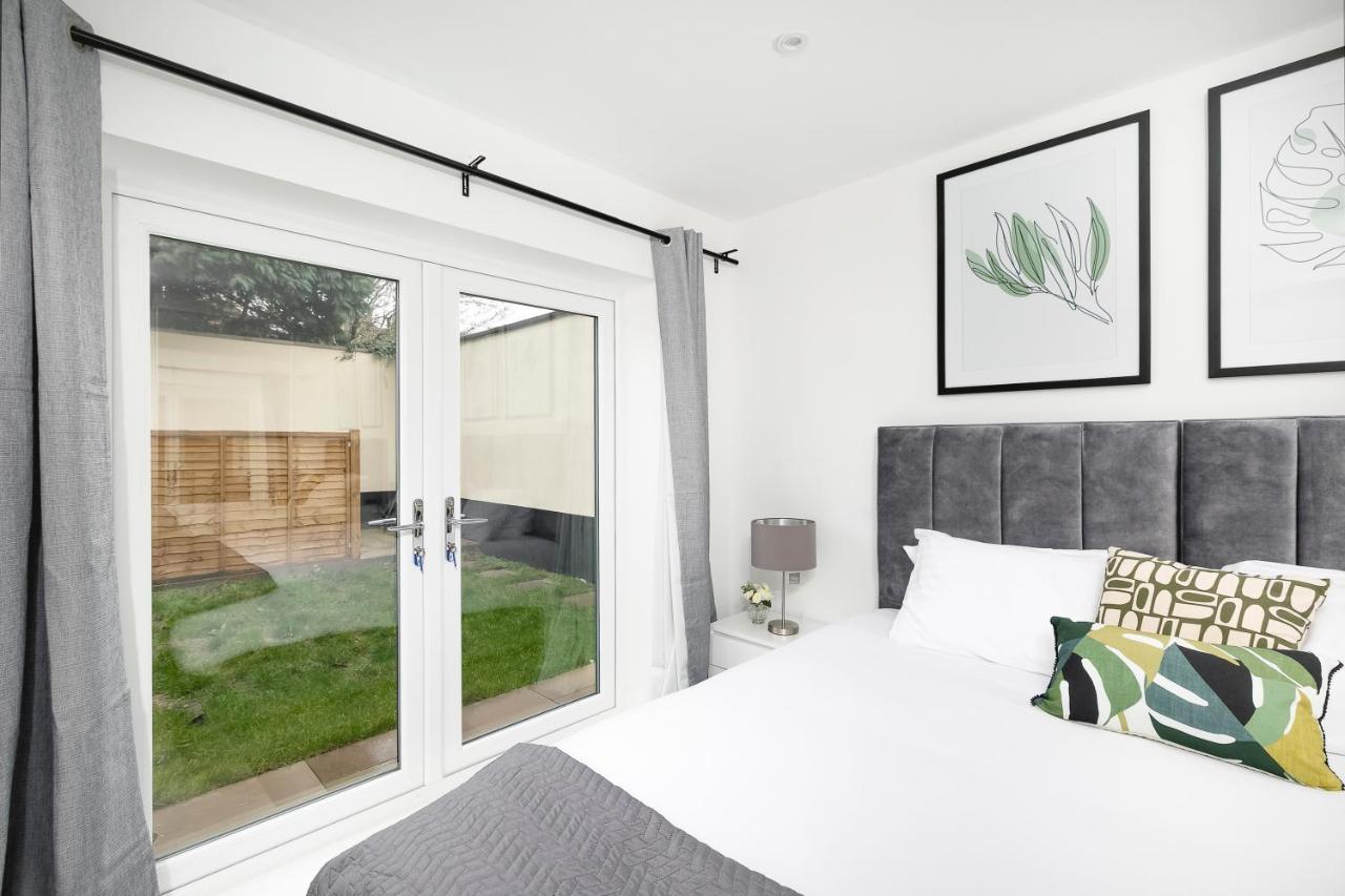 Skyvillion - London Enfield Chase Apartments With Parking & Wifi Eksteriør billede