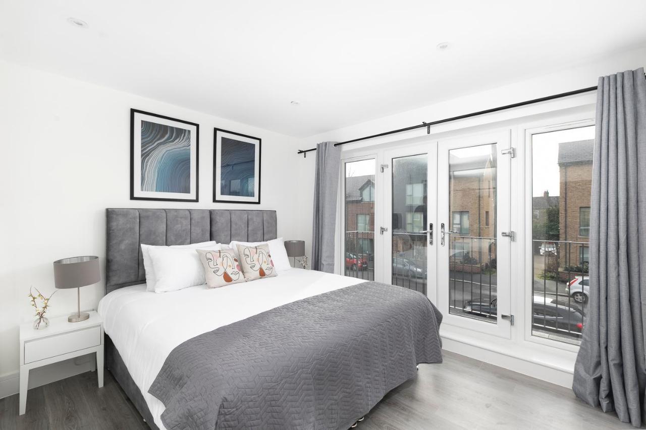 Skyvillion - London Enfield Chase Apartments With Parking & Wifi Eksteriør billede