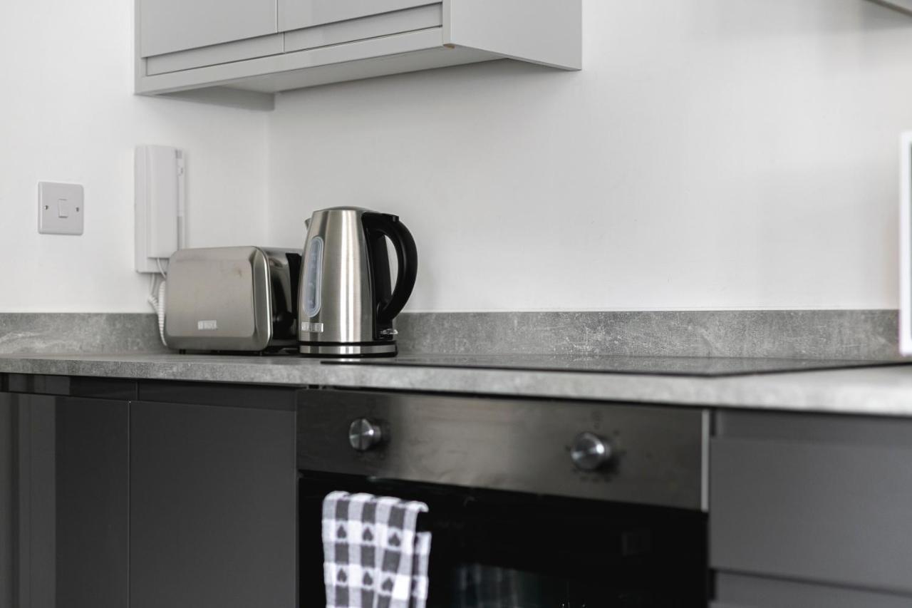 Skyvillion - London Enfield Chase Apartments With Parking & Wifi Eksteriør billede