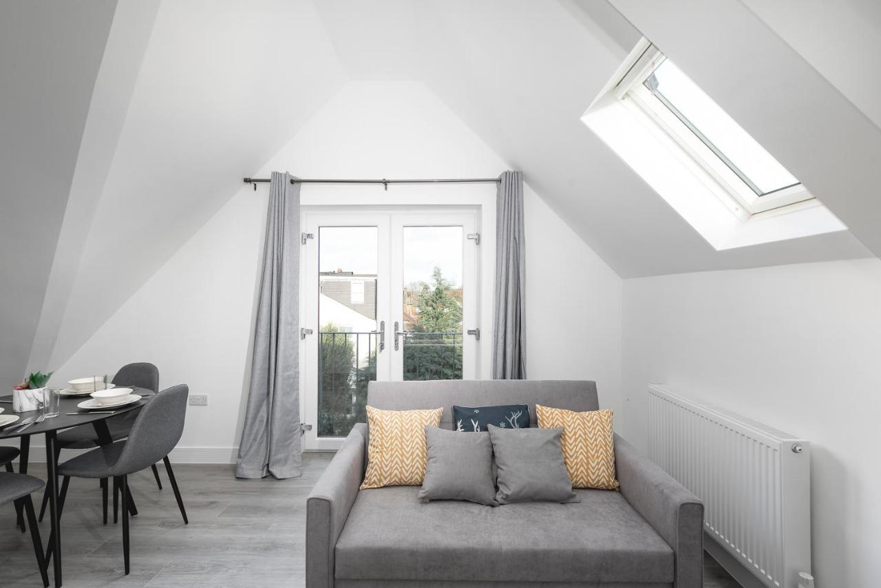 Skyvillion - London Enfield Chase Apartments With Parking & Wifi Eksteriør billede