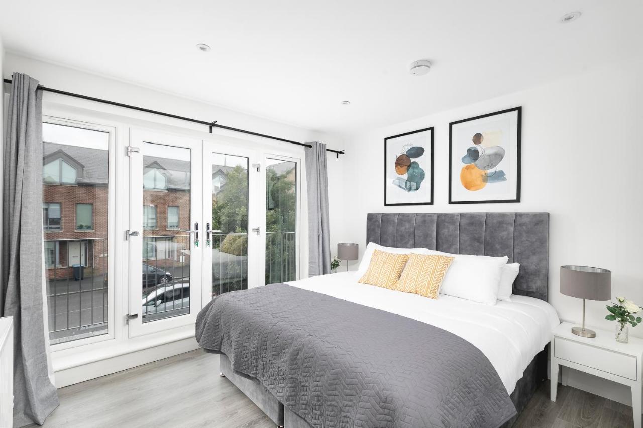 Skyvillion - London Enfield Chase Apartments With Parking & Wifi Eksteriør billede