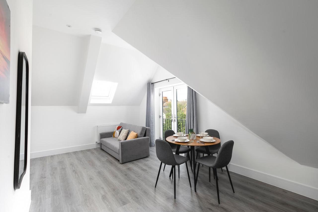 Skyvillion - London Enfield Chase Apartments With Parking & Wifi Eksteriør billede