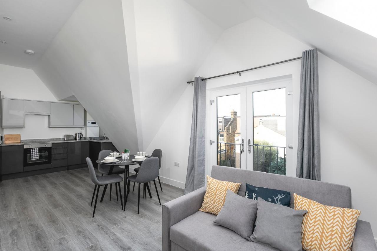 Skyvillion - London Enfield Chase Apartments With Parking & Wifi Eksteriør billede