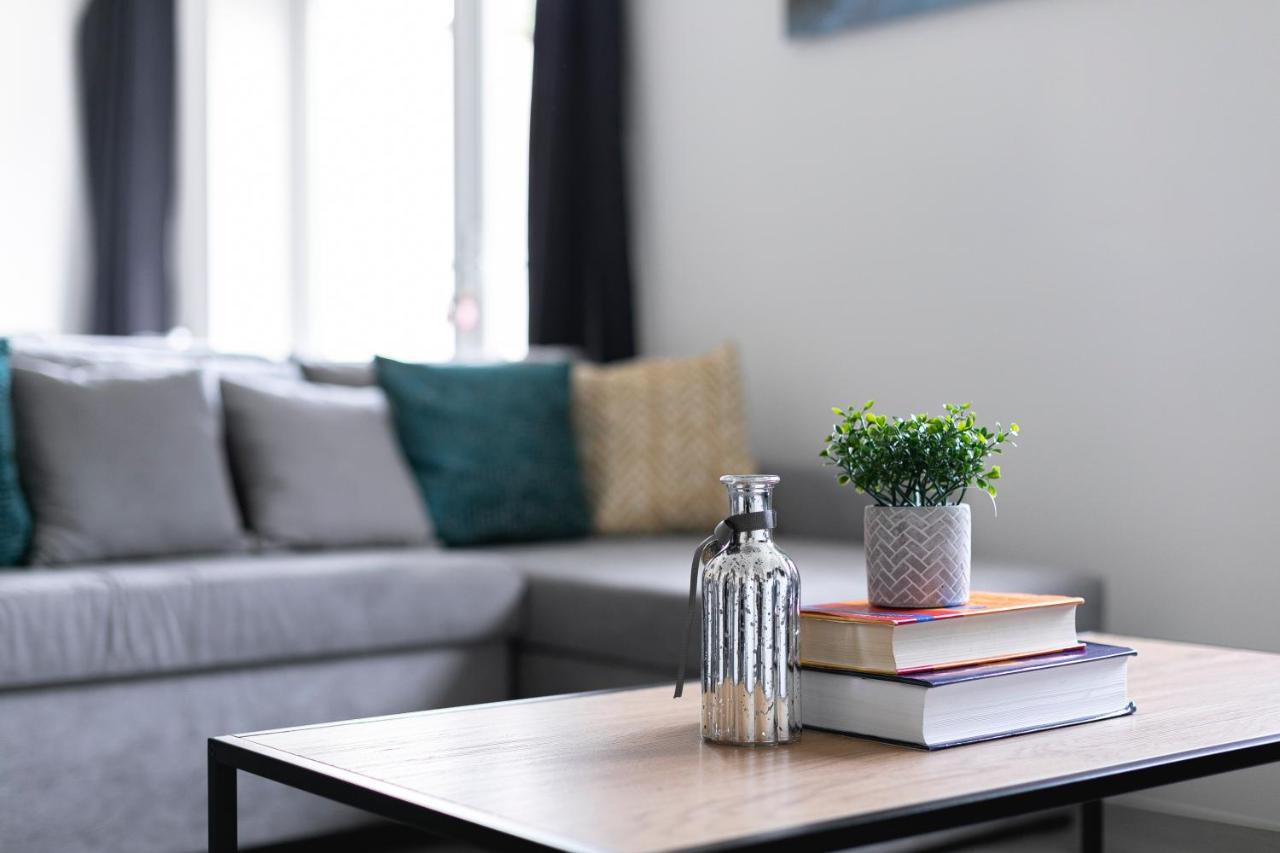 Skyvillion - London Enfield Chase Apartments With Parking & Wifi Eksteriør billede