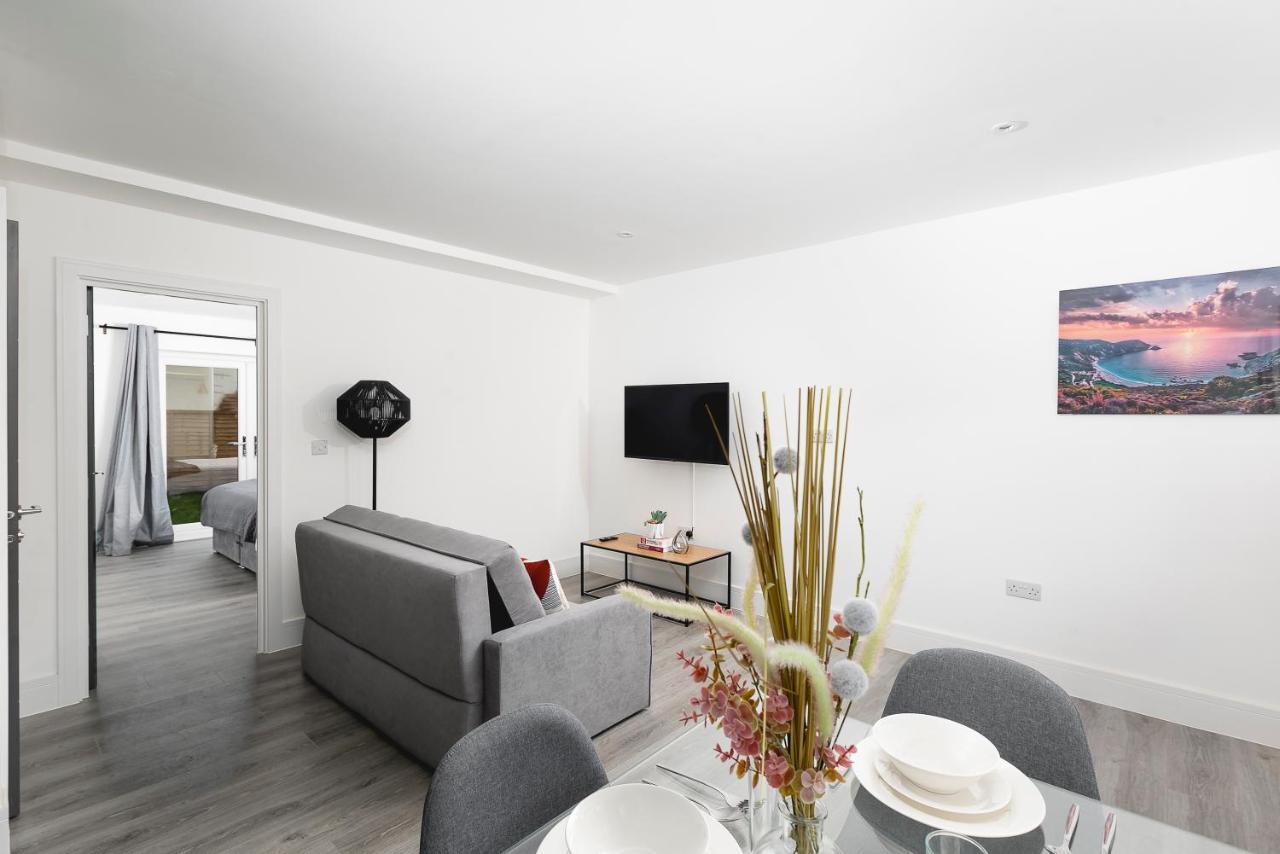 Skyvillion - London Enfield Chase Apartments With Parking & Wifi Eksteriør billede