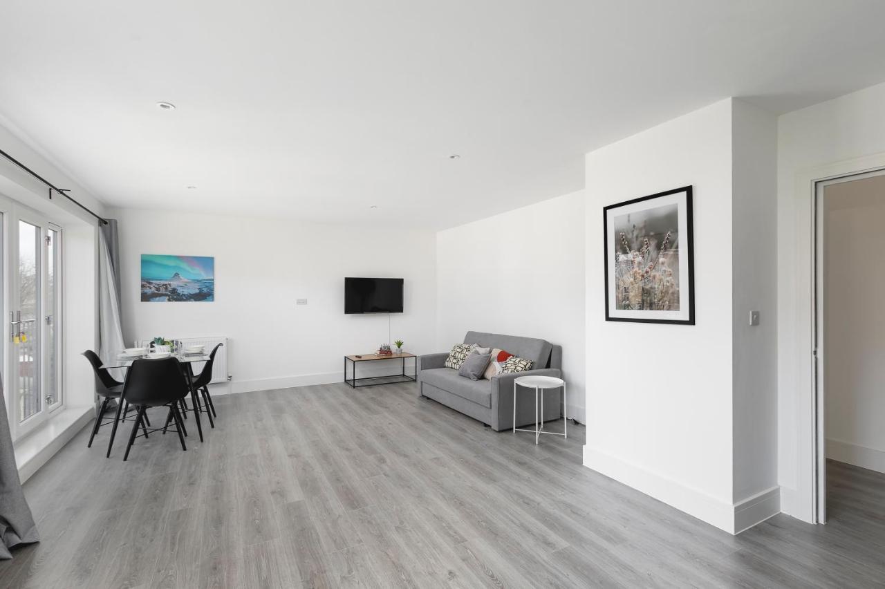 Skyvillion - London Enfield Chase Apartments With Parking & Wifi Eksteriør billede