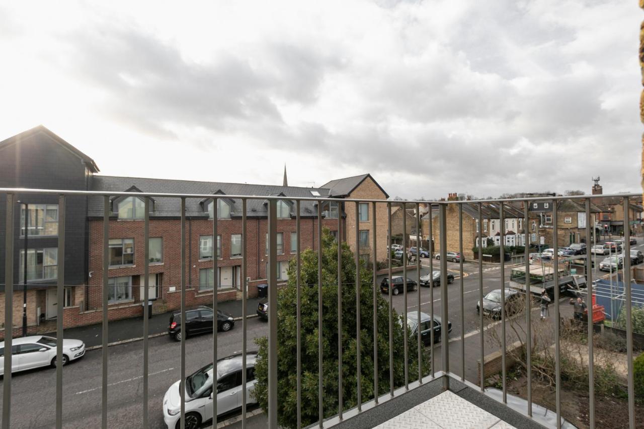 Skyvillion - London Enfield Chase Apartments With Parking & Wifi Eksteriør billede