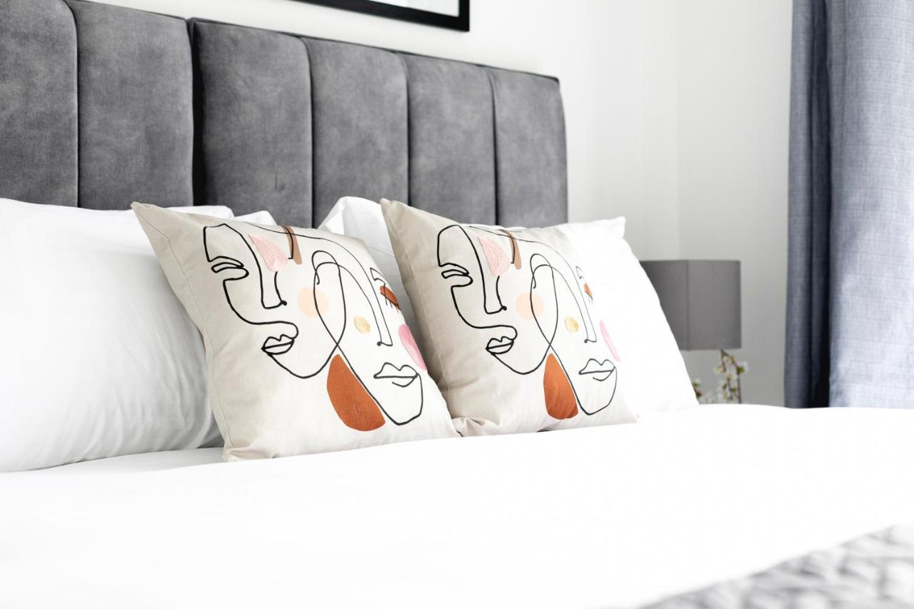 Skyvillion - London Enfield Chase Apartments With Parking & Wifi Eksteriør billede