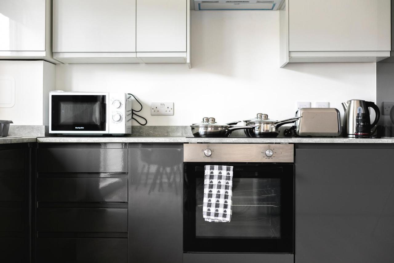 Skyvillion - London Enfield Chase Apartments With Parking & Wifi Eksteriør billede