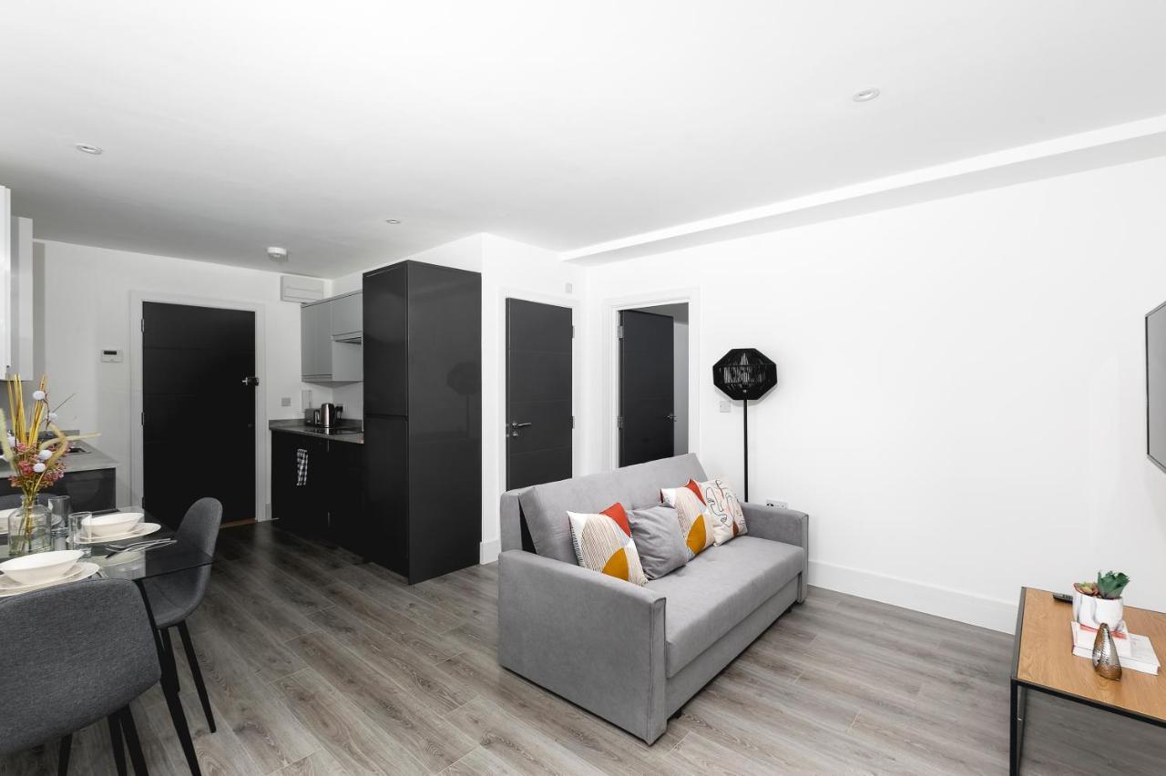 Skyvillion - London Enfield Chase Apartments With Parking & Wifi Eksteriør billede