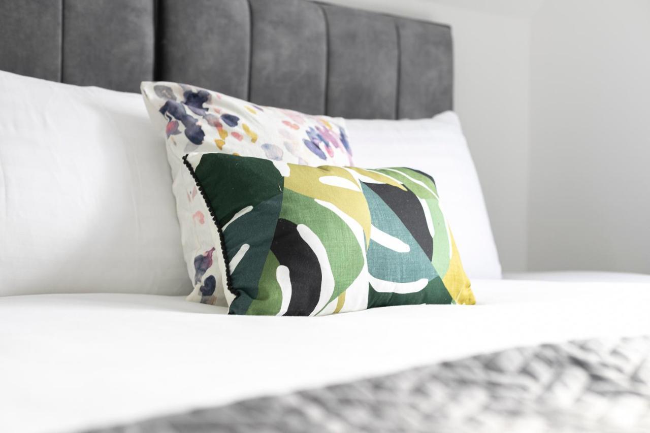 Skyvillion - London Enfield Chase Apartments With Parking & Wifi Eksteriør billede