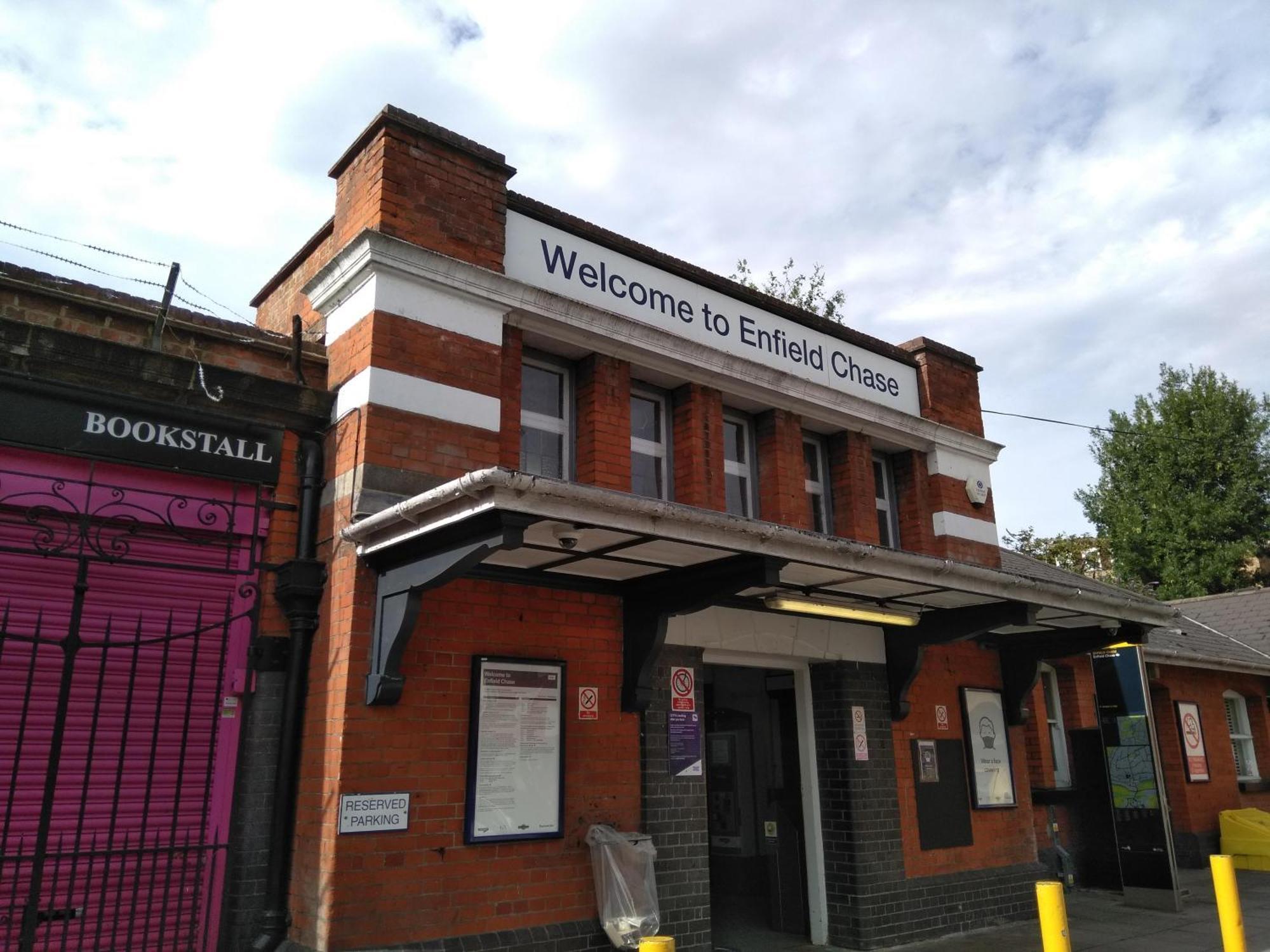 Skyvillion - London Enfield Chase Apartments With Parking & Wifi Eksteriør billede